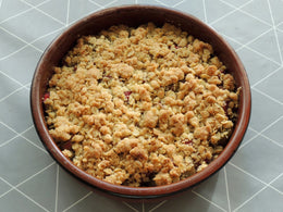 RECETTE : Crumble poire-rhubarbe aux flocons d’avoine